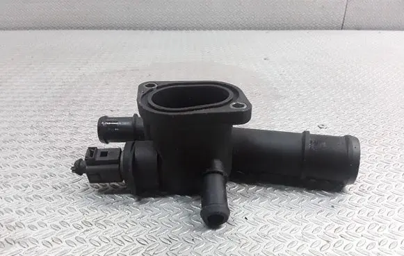 Skoda Octavia Mk2 (1Z) Engine coolant pipe/hose 038121132D