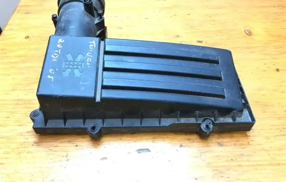 Volkswagen Touran I Air filter box cover 