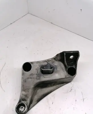 BMW 5 E39 Engine mounting bracket 6750441