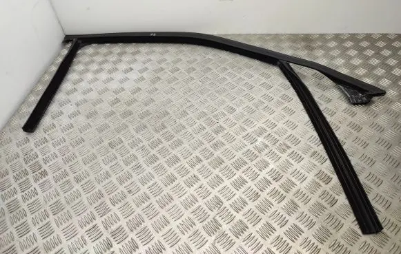 Mercedes-Benz GLK (X204) Front door glass trim molding