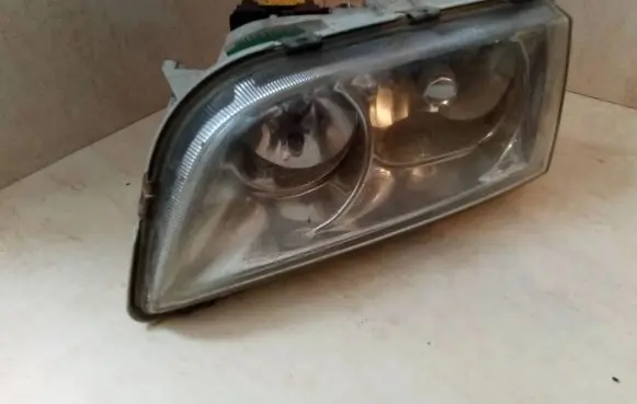 Volvo S40, V40 Headlight/headlamp 30859758 00834101
