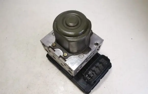 Toyota Corolla Verso E121 ABS Pump 4451013070 8954113040