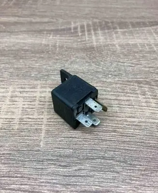 Mitsubishi Carisma Other relay 4RA00351008