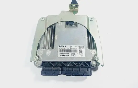 Toyota Corolla E120 E130 Engine control unit/module 0281011733 8966102A90 1039S11041
