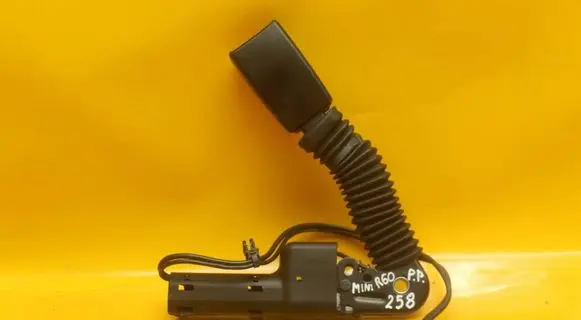 Mini Cooper Countryman R60 Front seatbelt buckle 620550200C 05072013