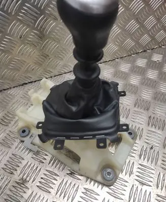 KIA Ceed Gear shifter/selector 437002HXXX