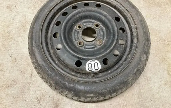 Nissan Cube Z12 R15 spare wheel