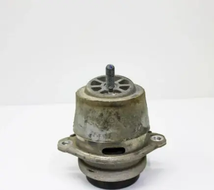 Volkswagen Touareg II Engine mount bracket 7P6199131
