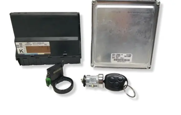 Ford Mondeo Mk III Engine ECU kit and lock set 12219090