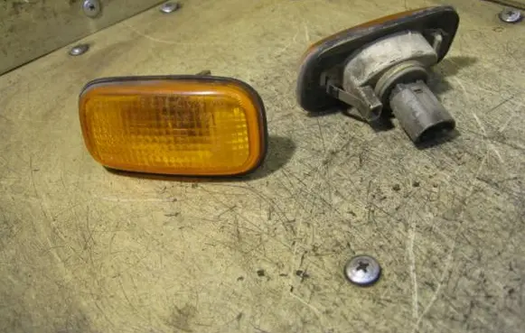 KIA Sportage Front fender indicator light
