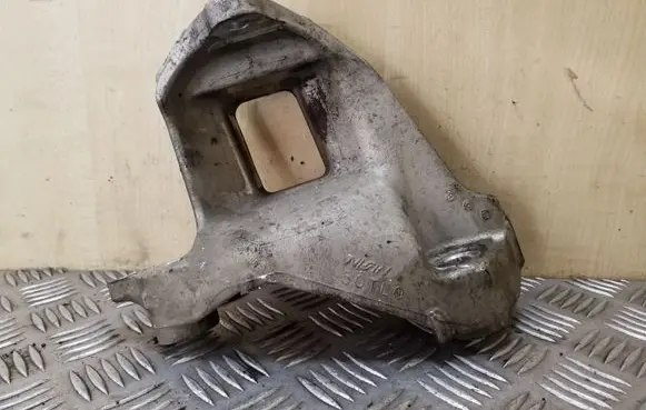 Honda Accord Gearbox mounting bracket