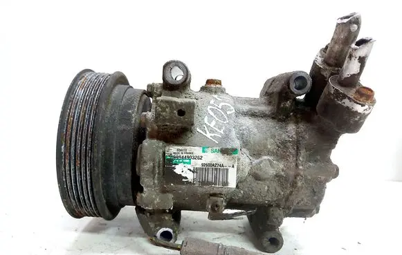 Nissan Juke I F15 Air conditioning (A/C) compressor (pump) 92600AZ74A