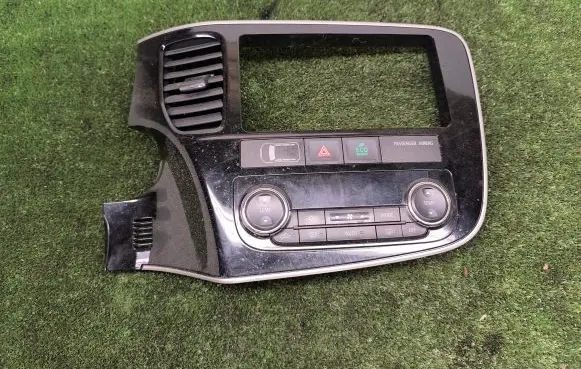 Mitsubishi Outlander Radio/GPS head unit trim 8002B294