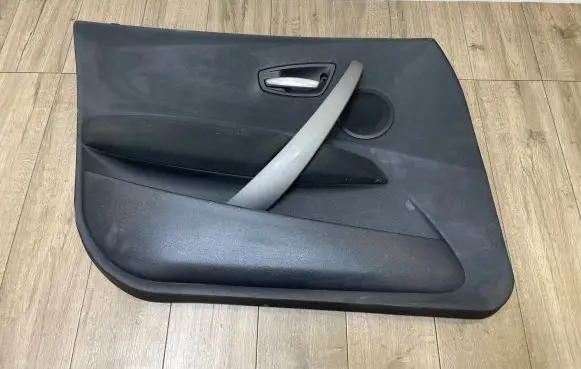 BMW 1 E81 E87 Front door card panel trim
