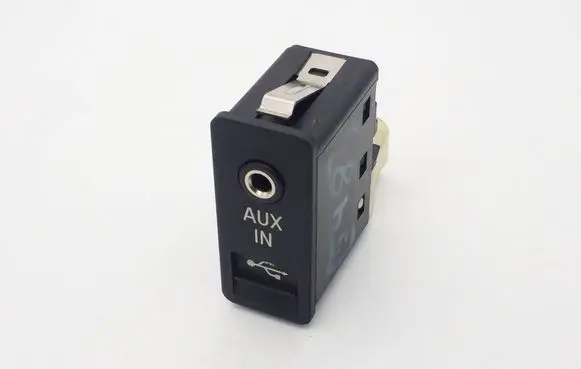 BMW 5 F10 F11 AUX in-socket connector 9129651 6131912965102