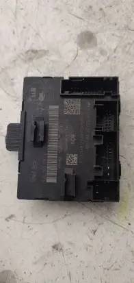Volkswagen PASSAT B8 Door control unit/module 5Q0959592E