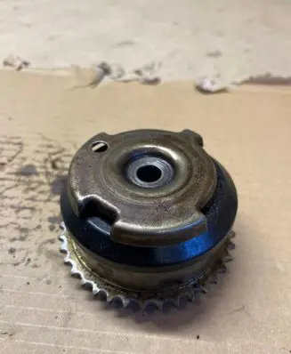 BMW 5 F10 F11 Camshaft pulley/ VANOS 13610513