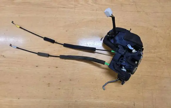 Mazda CX-7 Rear door lock
