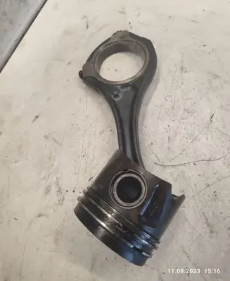 Mercedes-Benz ML W164 Piston with connecting rod
