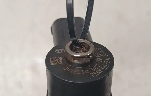 Opel Insignia A Fuel injector 0445110327