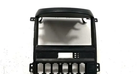 KIA Sorento Radio/GPS head unit trim 847603E100