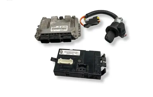 Opel Vivaro Engine ECU kit and lock set 1039S10914 0281011529 8200546983