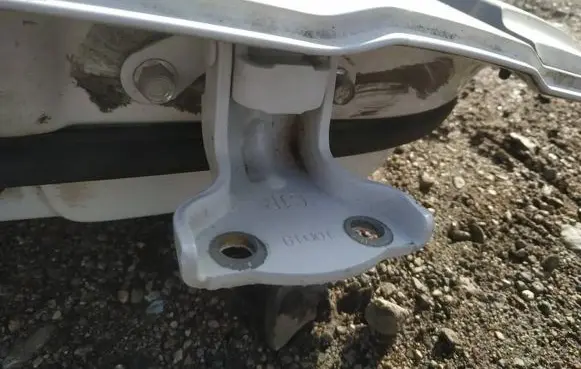 Opel Antara Rear door lower hinge