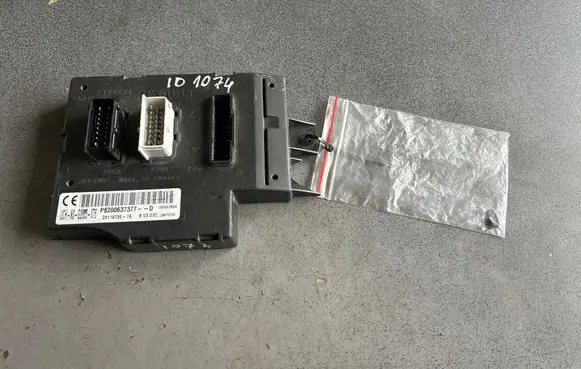 Renault Master II Comfort/convenience module 281187367A P8200637377D