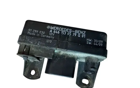 Mercedes-Benz E W211 Glow plug pre-heat relay A6461536579 51299030 6461536579