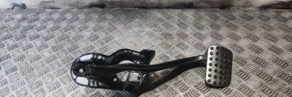 Mercedes-Benz CLS C218 X218 Brake pedal A2042902101