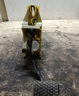 BMW 7 E65 E66 Brake pedal 6752517