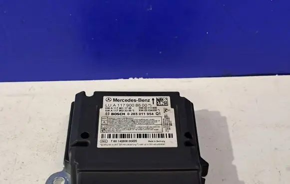 Mercedes-Benz CLA C117 X117 W117 Airbag control unit/module A1179008600 0285011954