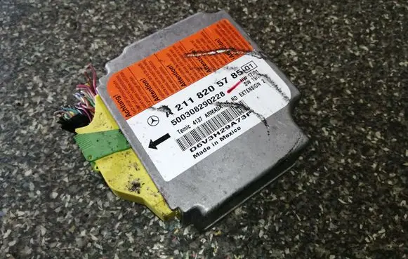Mercedes-Benz E W211 Airbag control unit/module A2118205785