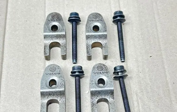 Volvo V70 Fuel Injector clamp holder