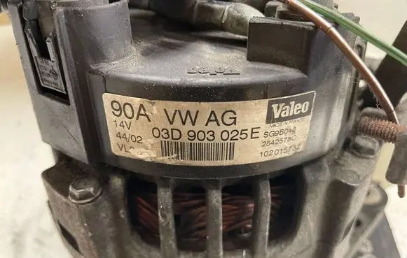 Volkswagen Polo IV 9N3 Generator/alternator 03D903025E 2542578C 102015732