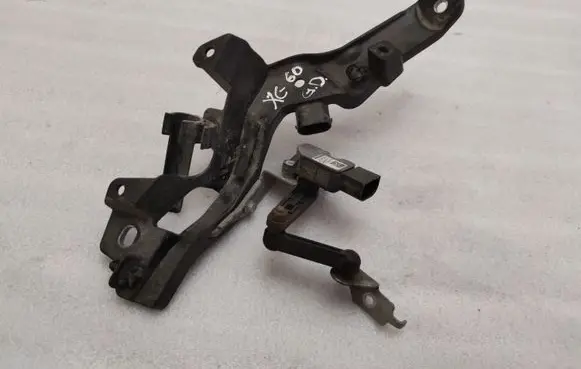 Headlight/headlamp level sensor