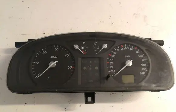 Renault Laguna II Speedometer (instrument cluster) 8200218863 5514000062 725B74