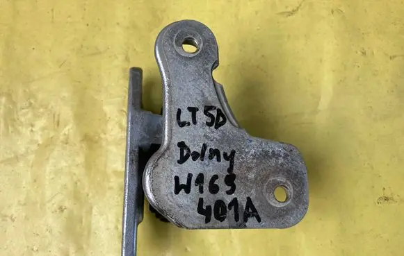 Mercedes-Benz A W169 Rear door lower hinge A1697300337