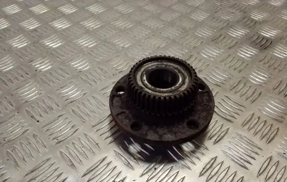 Rear wheel hub