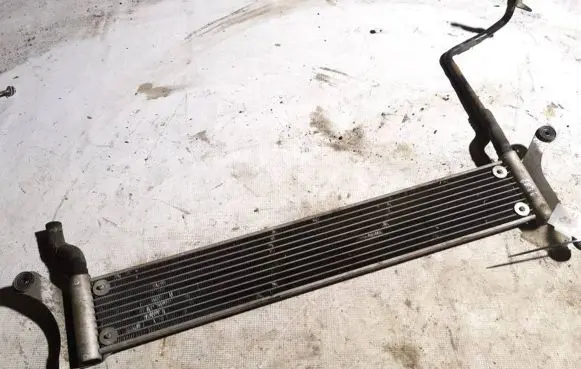 Audi Q7 4L Engine oil radiator 7l6121070ah