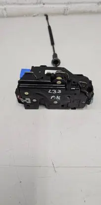 Skoda Octavia Mk2 (1Z) Front door lock 3D1837015 A00467