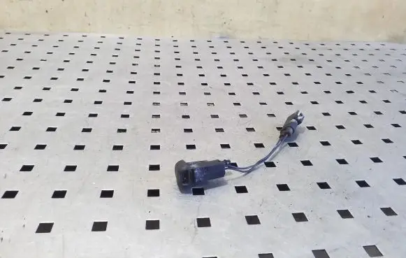 Windshield washer spray nozzle