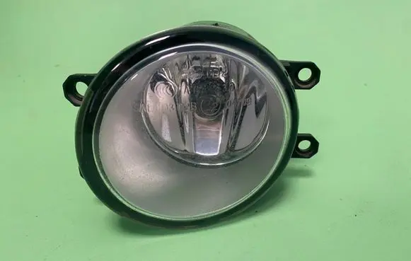 Toyota Avensis T250 Front fog light 89210657 812200D041