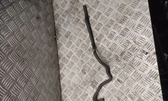 Volkswagen PASSAT B6 Engine coolant pipe/hose