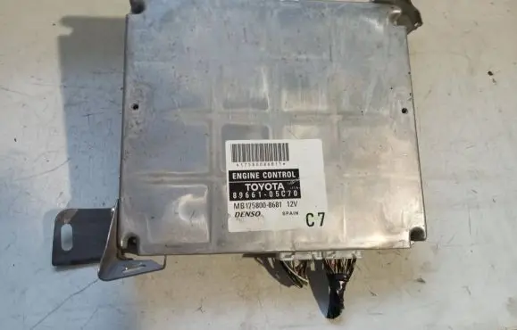 Toyota Avensis T250 Engine control unit/module 8966105C70 1758008681 MB1758008681