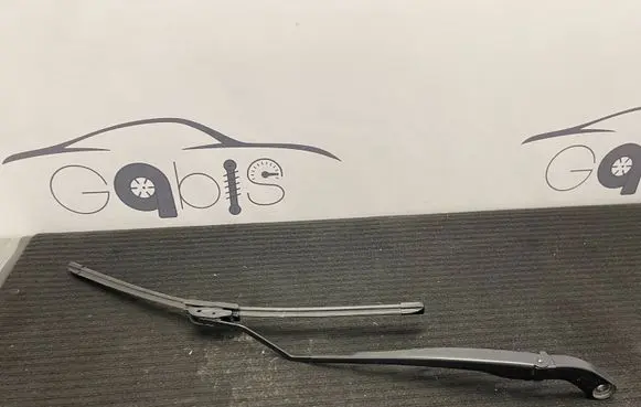 Front wiper blade arm