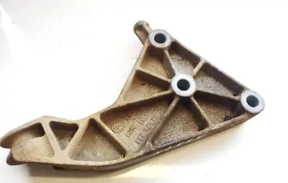Engine mounting bracket