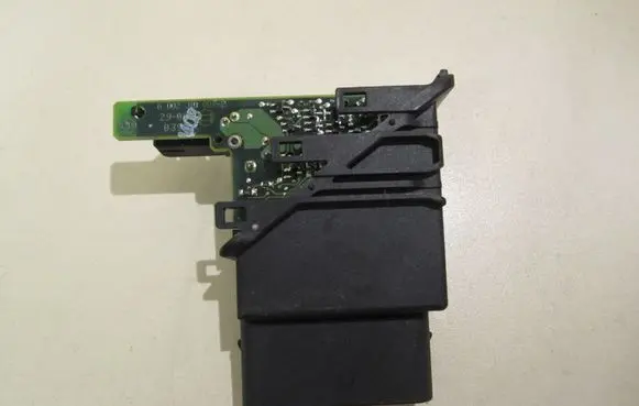 Volkswagen Golf IV Window control relay 9776101439203