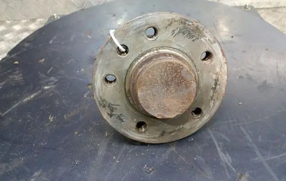 Volkswagen Crafter Front wheel hub