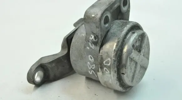 Volvo S80 Engine mount bracket